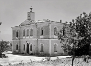 Φωτογραφία του 1936 - ιματιοθήκη, σήμερα στεγάζεται το Εφημερείο